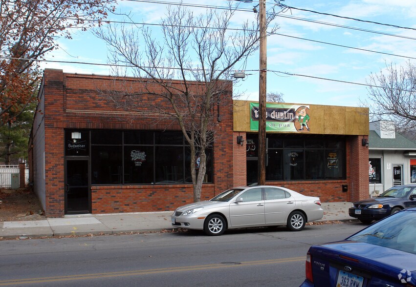 Primary Photo Of 2307 University Ave, Des Moines Restaurant For Sale