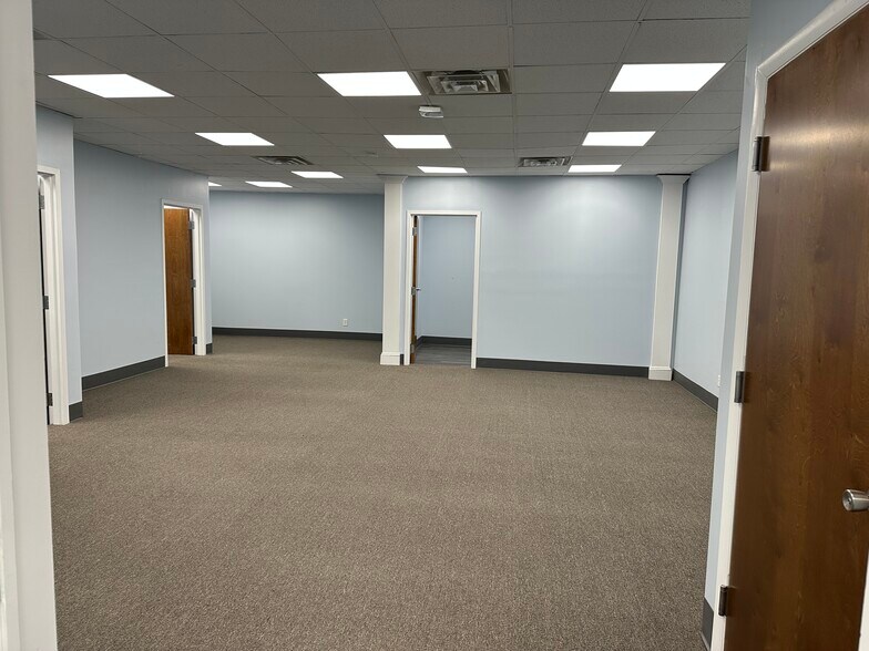 More Photos Of 9130 Otis Ave, Indianapolis Flex For Lease
