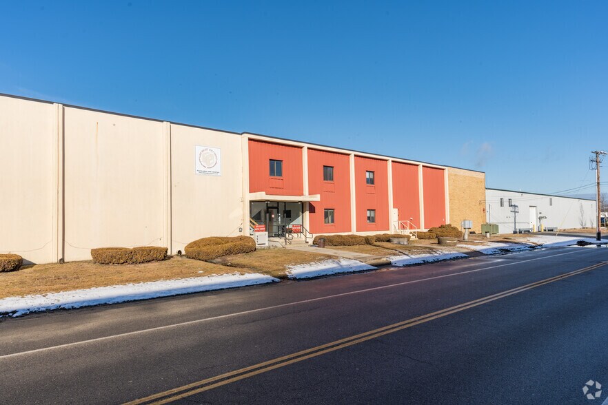 More Photos Of 165 Pleasant Ave, South Portland Warehouse For Lease