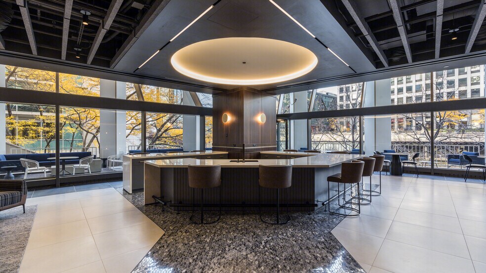 More Photos Of 200 S Wacker Dr, Chicago Office For Lease