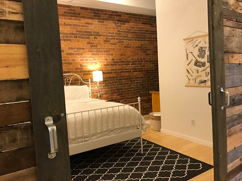 More Photos Of 311 Commercial St, Springfield Storefront Retail Residential For Sale