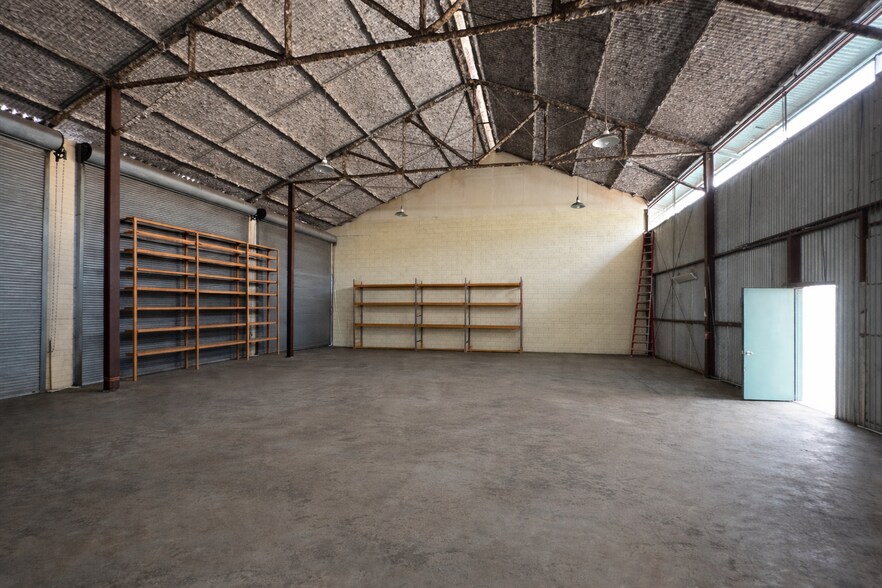 More Photos Of 287 Mokauea St, Honolulu Warehouse For Sale