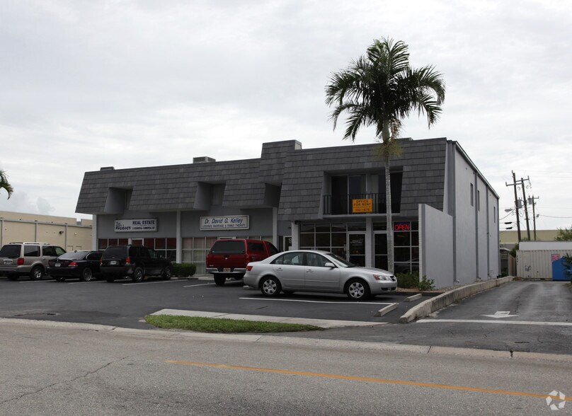More Photos Of 1950 Courtney Dr, Fort Myers Office For Lease