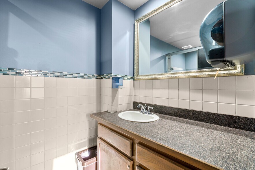 More Photos Of 2819 Eastern Ave, Baltimore Storefront Retail Residential For Sale