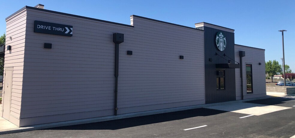 More Photos Of 806 N 1st St, Silverton General Retail For Sale