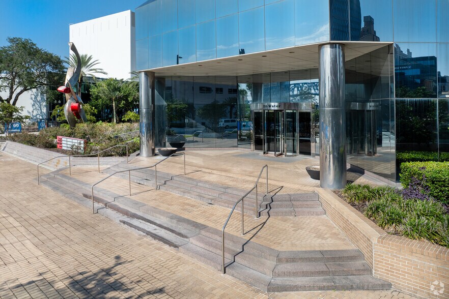 More Photos Of 225 Water St, Jacksonville Office For Lease