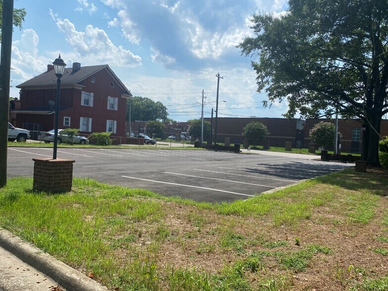 More Photos Of 310 Dick St, Fayetteville Office For Lease