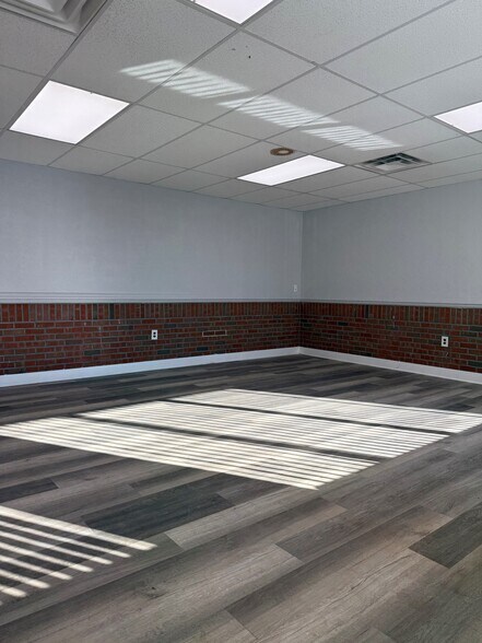 More Photos Of 35 Carlough Rd, Bohemia Warehouse For Lease