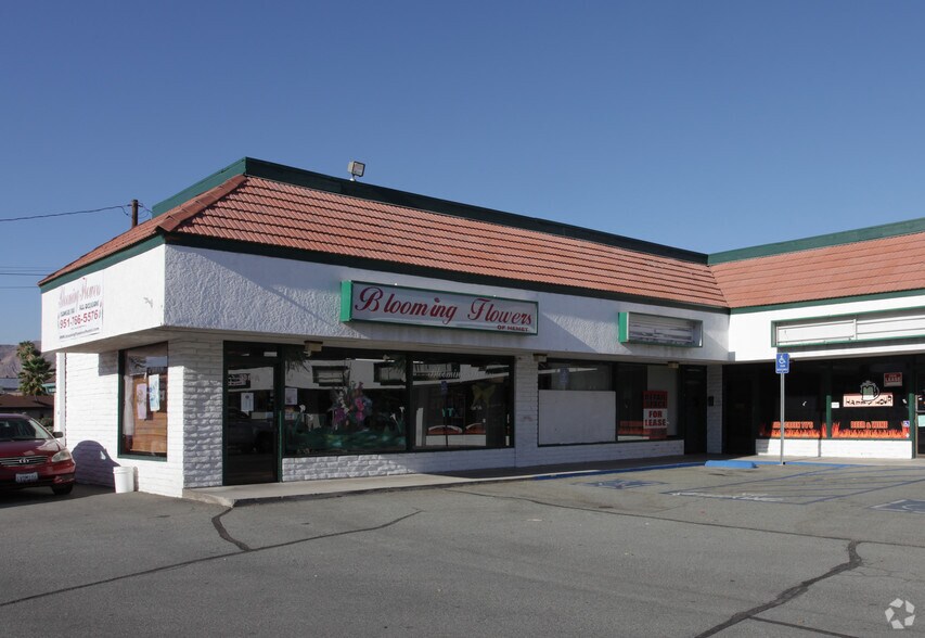 More Photos Of 300-338 N San Jacinto St, Hemet Unknown For Lease