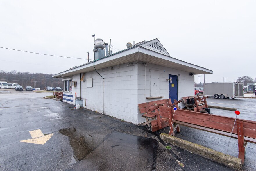 More Photos Of 2535 Highland Rd, Highland Restaurant For Sale