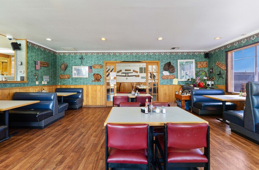 More Photos Of 29 W 1st St, Coquille Restaurant For Sale