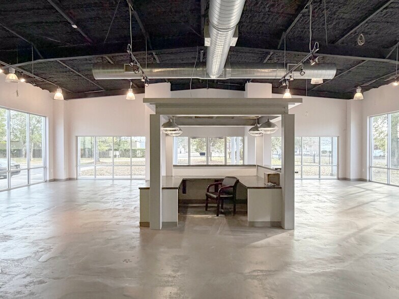 More Photos Of 1505 Capital Cir NW, Tallahassee Warehouse For Lease
