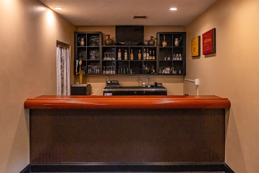 More Photos Of 1617 Banksville Rd, Pittsburgh Restaurant For Lease