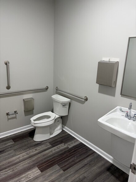 More Photos Of 140 Bridges Rd, Mauldin Office For Lease