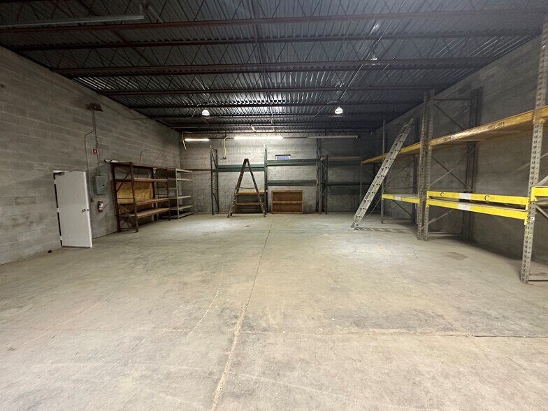 More Photos Of 240 Mohawk Ave, Schenectady Auto Repair For Lease