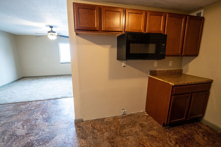 More Photos Of 300 E Windsor, Arkansas City Apartments For Sale