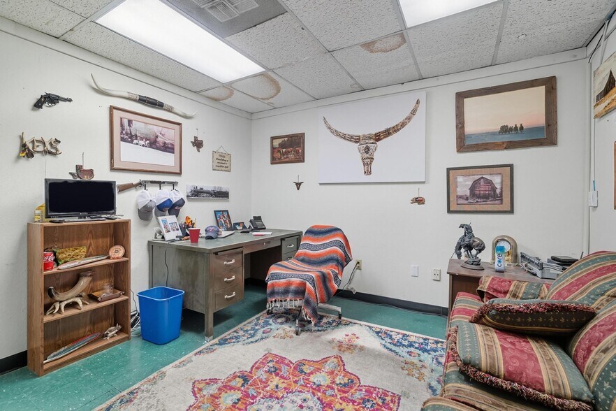 More Photos Of 257 Butternut St, Abilene Showroom For Lease