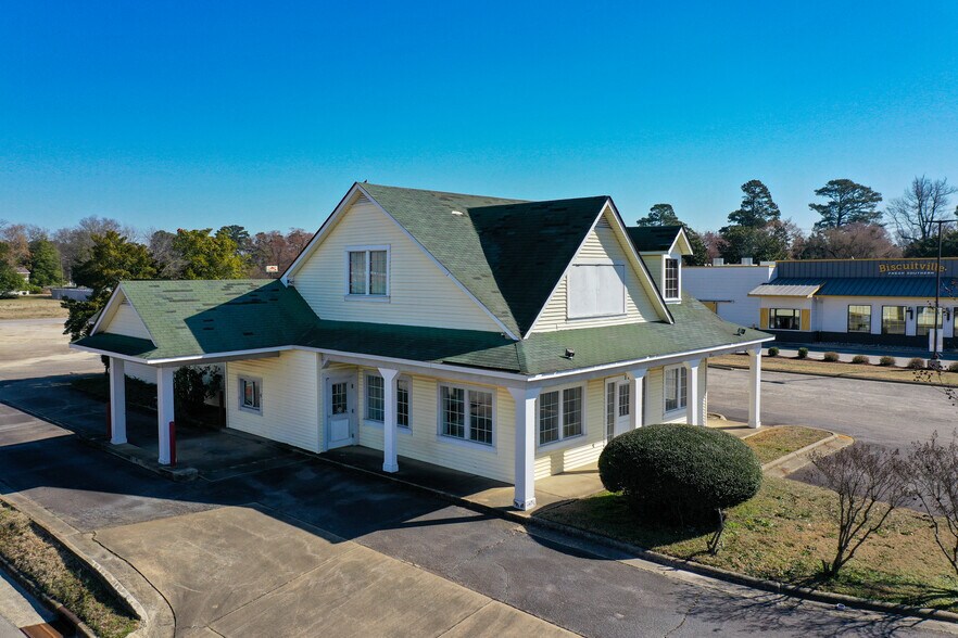 More Photos Of 117 Grove St, Fayetteville Restaurant For Sale