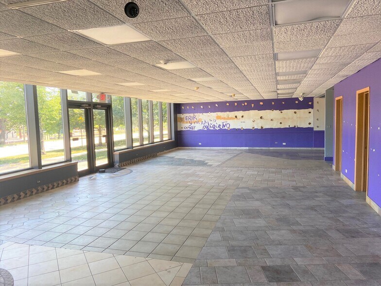 More Photos Of 3560-3570 Western Ave, Highland Park Freestanding For Lease