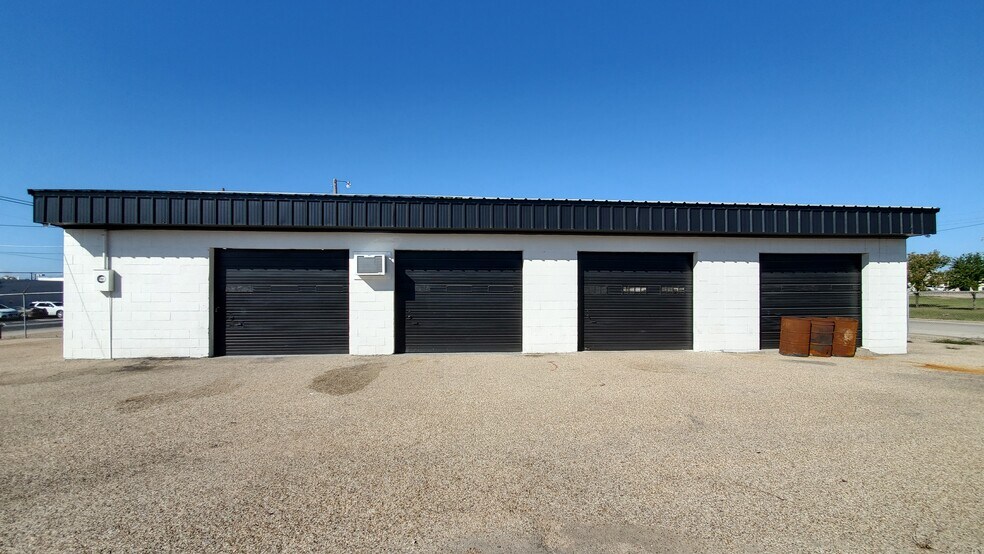 More Photos Of 124 N 4th St, Killeen Auto Repair For Lease