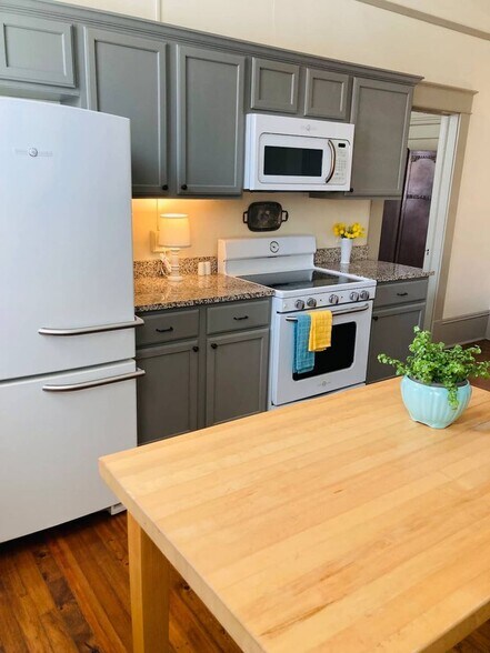 More Photos Of 206 Gay St, Erwin Storefront Retail Residential For Sale