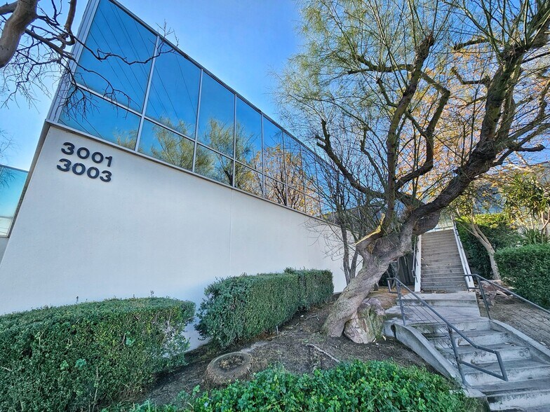 More Photos Of 3001 N San Fernando Blvd, Burbank Light Manufacturing For Lease