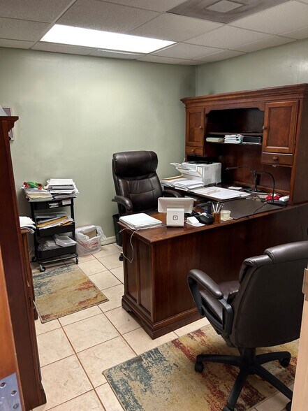 More Photos Of 7812 Symmes Rd, Gibsonton Service For Lease