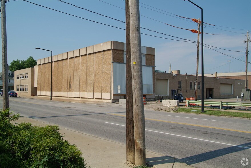 More Photos Of 225 East Ave, Elyria Warehouse For Sale