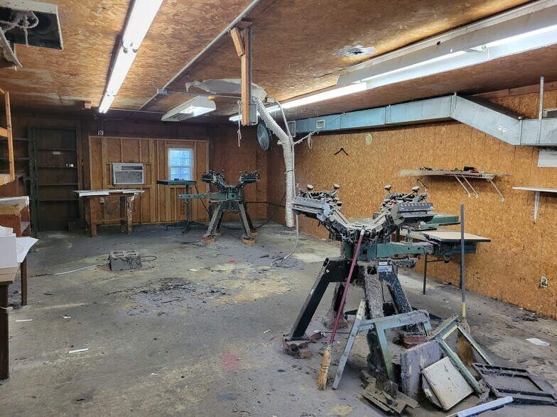 More Photos Of 1110 Hawkins Ave, Sanford Light Manufacturing For Sale