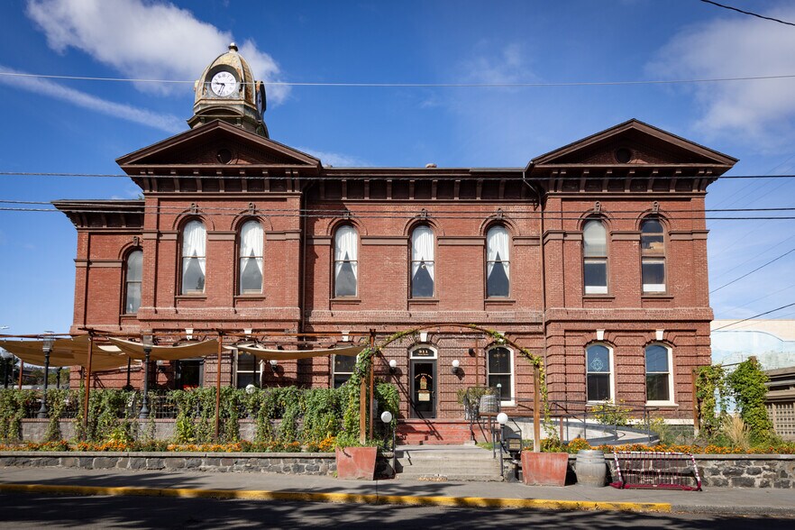 More Photos Of 311 Union St, The Dalles Restaurant For Sale
