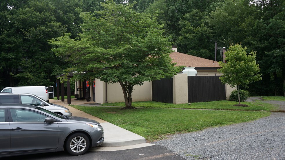 More Photos Of 2303 Soapstone Dr, Reston General Retail For Lease