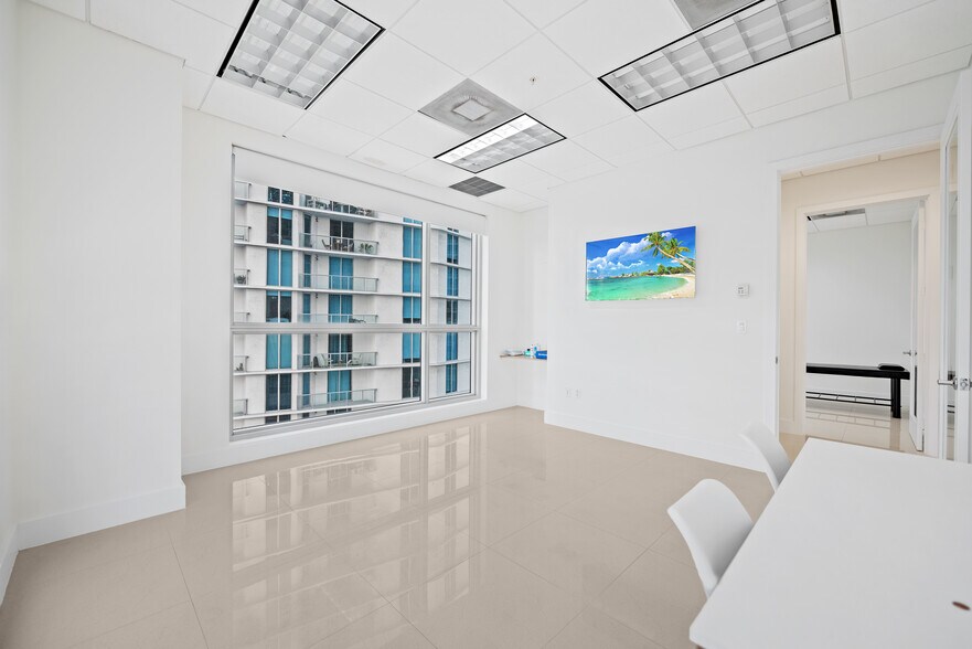 More Photos Of 175 SW 7th St, Miami Medical For Sale