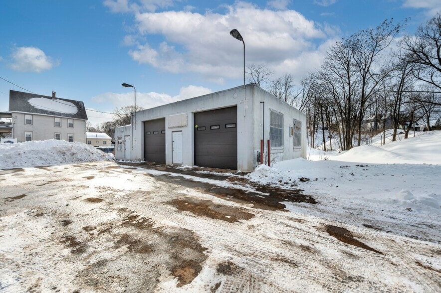 More Photos Of 417 S Colony St, Meriden Showroom For Lease