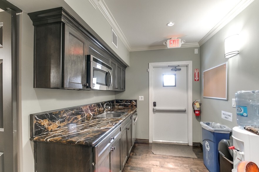 More Photos Of 3501 Allen Pky, Houston Office For Lease