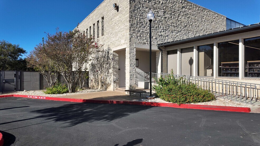 More Photos Of 741 Water St, Kerrville Loft Creative Space For Lease