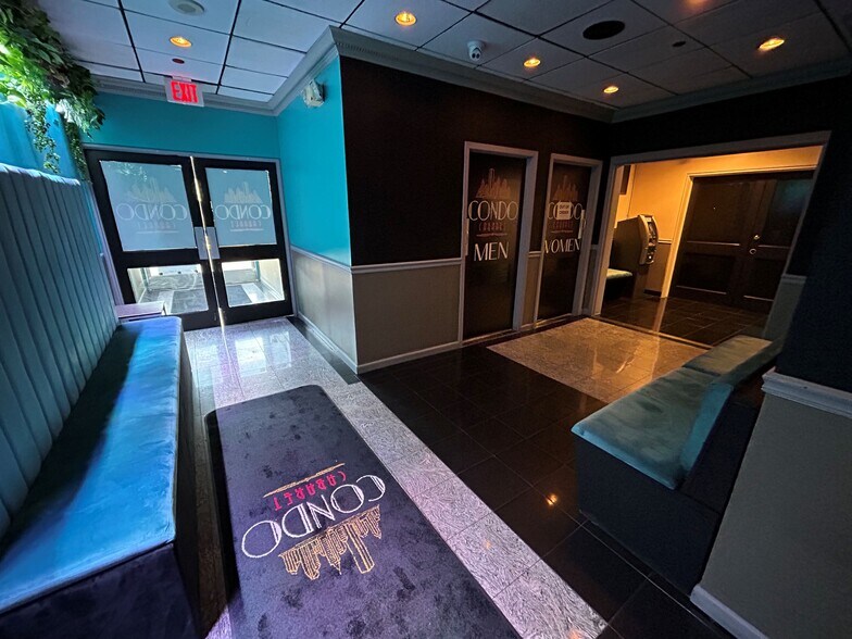 More Photos Of 2016 Main St, Houston Apartments For Sale
