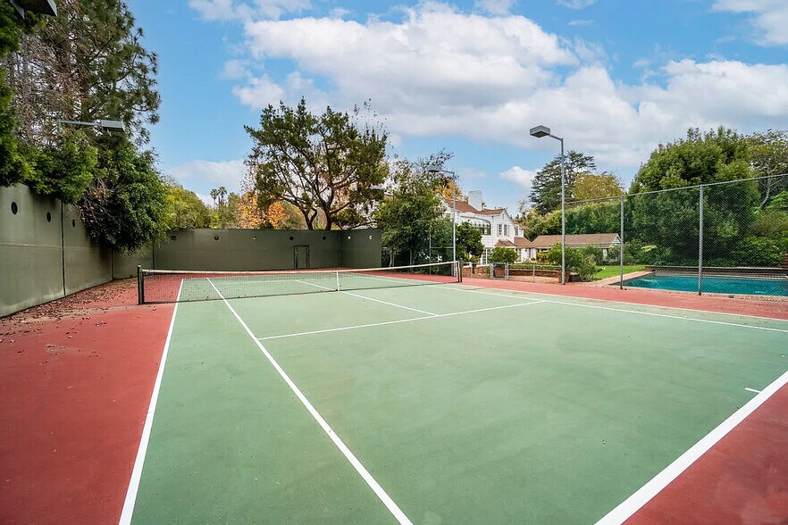 More Photos Of 1009 Laurel Way, Beverly Hills Land For Sale