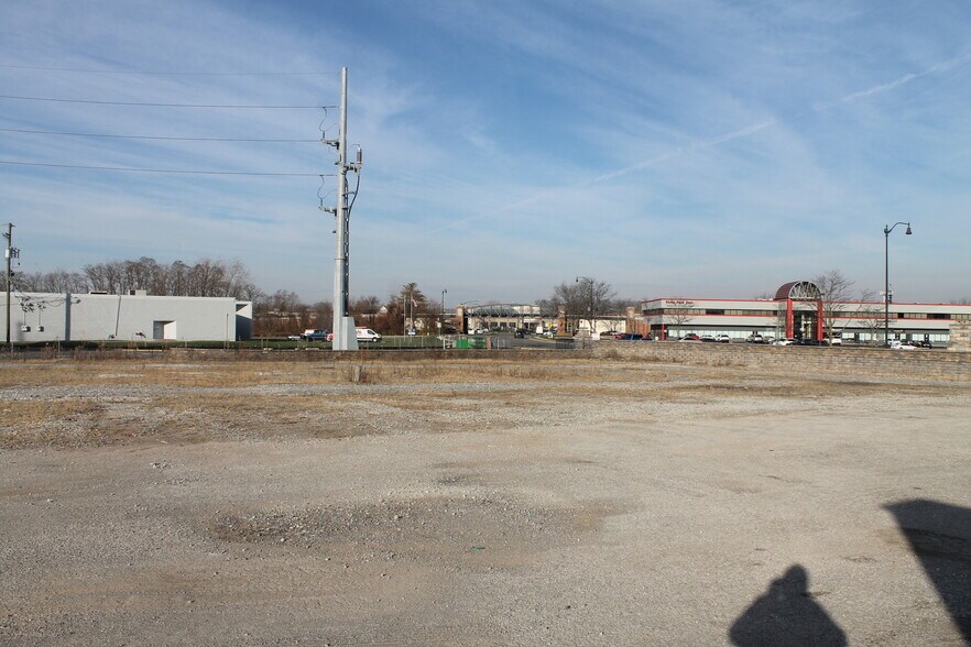 More Photos Of 105 W Carmel Dr, Carmel Industrial For Sale