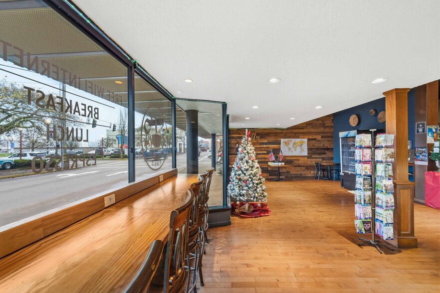 More Photos Of 171 S Broadway, Coos Bay General Retail For Sale