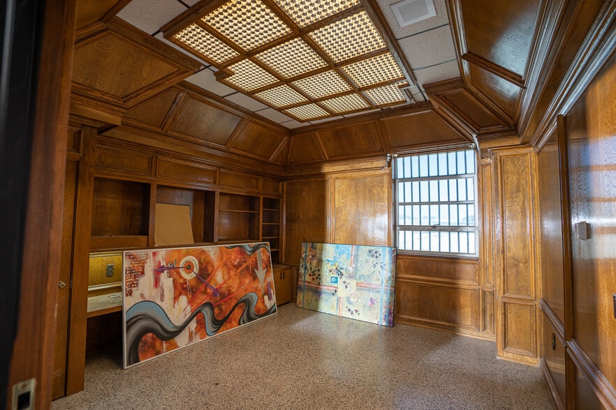 More Photos Of 6308 E 15th St, Tulsa Manufacturing For Lease