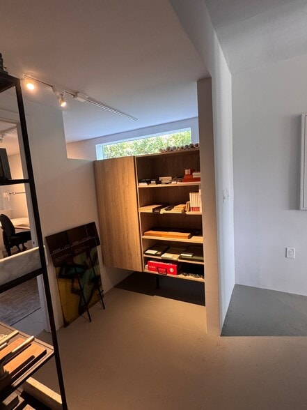 More Photos Of 966 6th Ave S, Naples Office For Lease