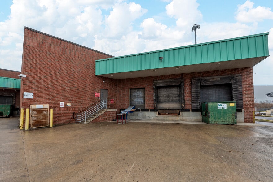 More Photos Of 22 N 1st St, Newark Light Distribution For Sale