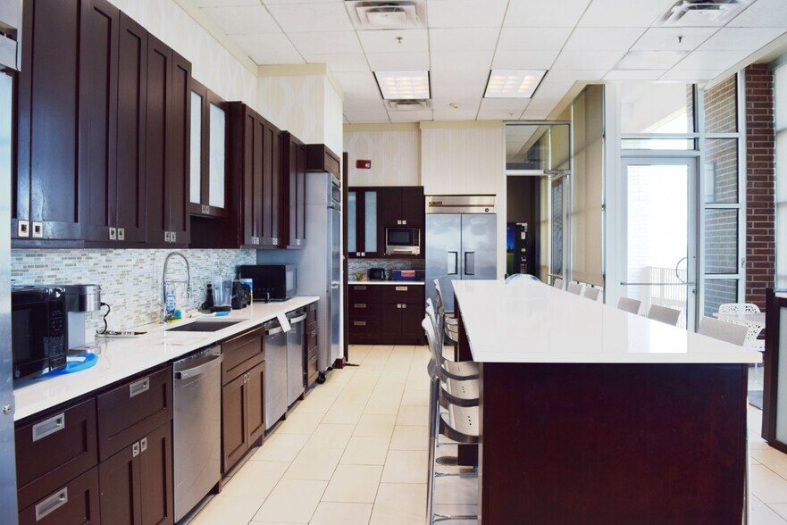 More Photos Of 521 President Clinton Ave, Little Rock Office Residential For Sale