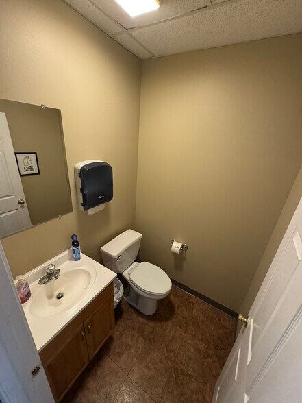 More Photos Of 211 E Market St, New Albany Office For Lease