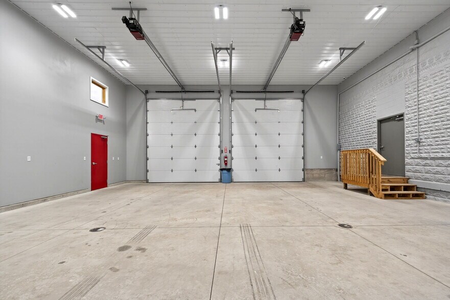 More Photos Of 320 S 1st St, Tipp City Office For Lease