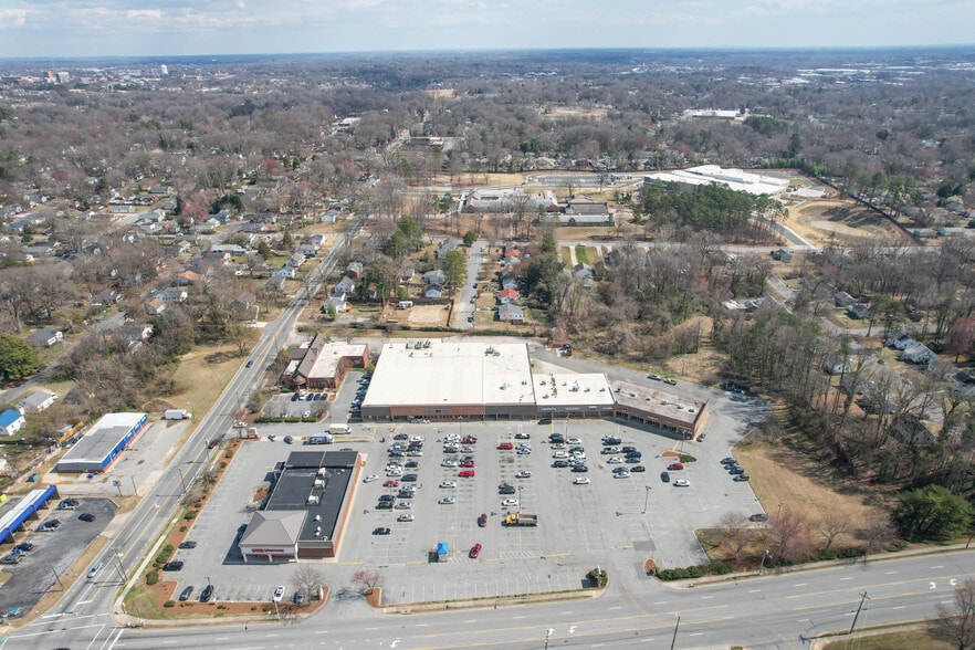 More Photos Of 1911-1937 Coliseum Blvd, Greensboro Storefront For Lease