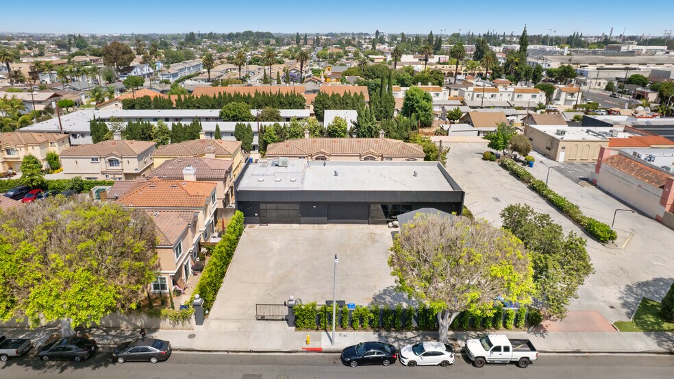 More Photos Of 14128 Paramount Blvd, Paramount Warehouse For Sale