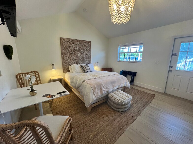 More Photos Of 2502 Tamarind Dr, Fort Pierce Hotel For Sale