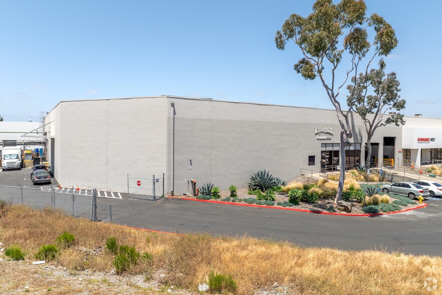 More Photos Of 8221 Arjons Dr, San Diego Warehouse For Lease
