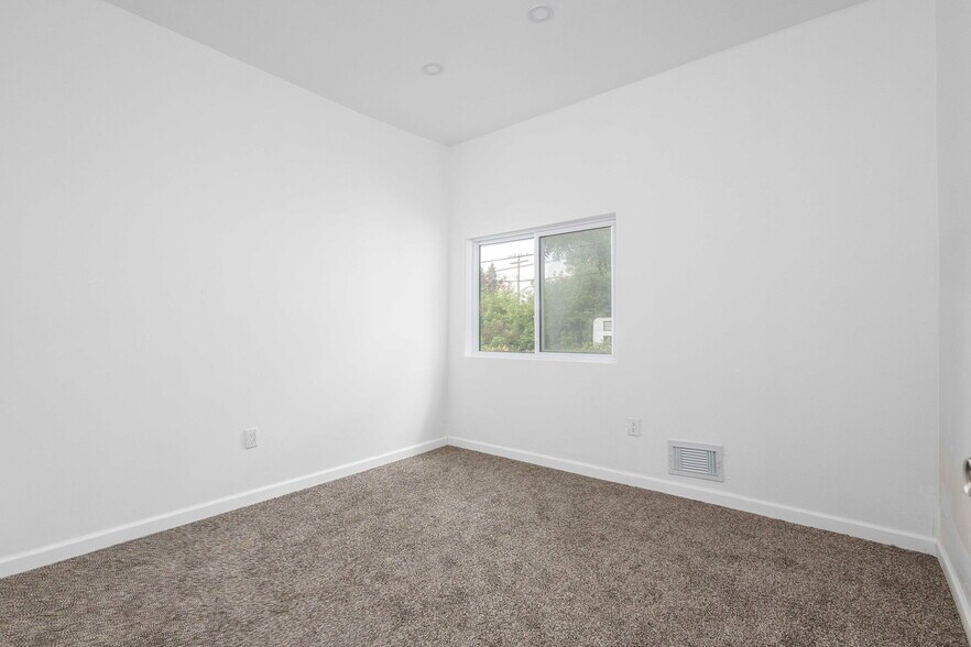 More Photos Of 553 Belmont St, Detroit Apartments For Sale